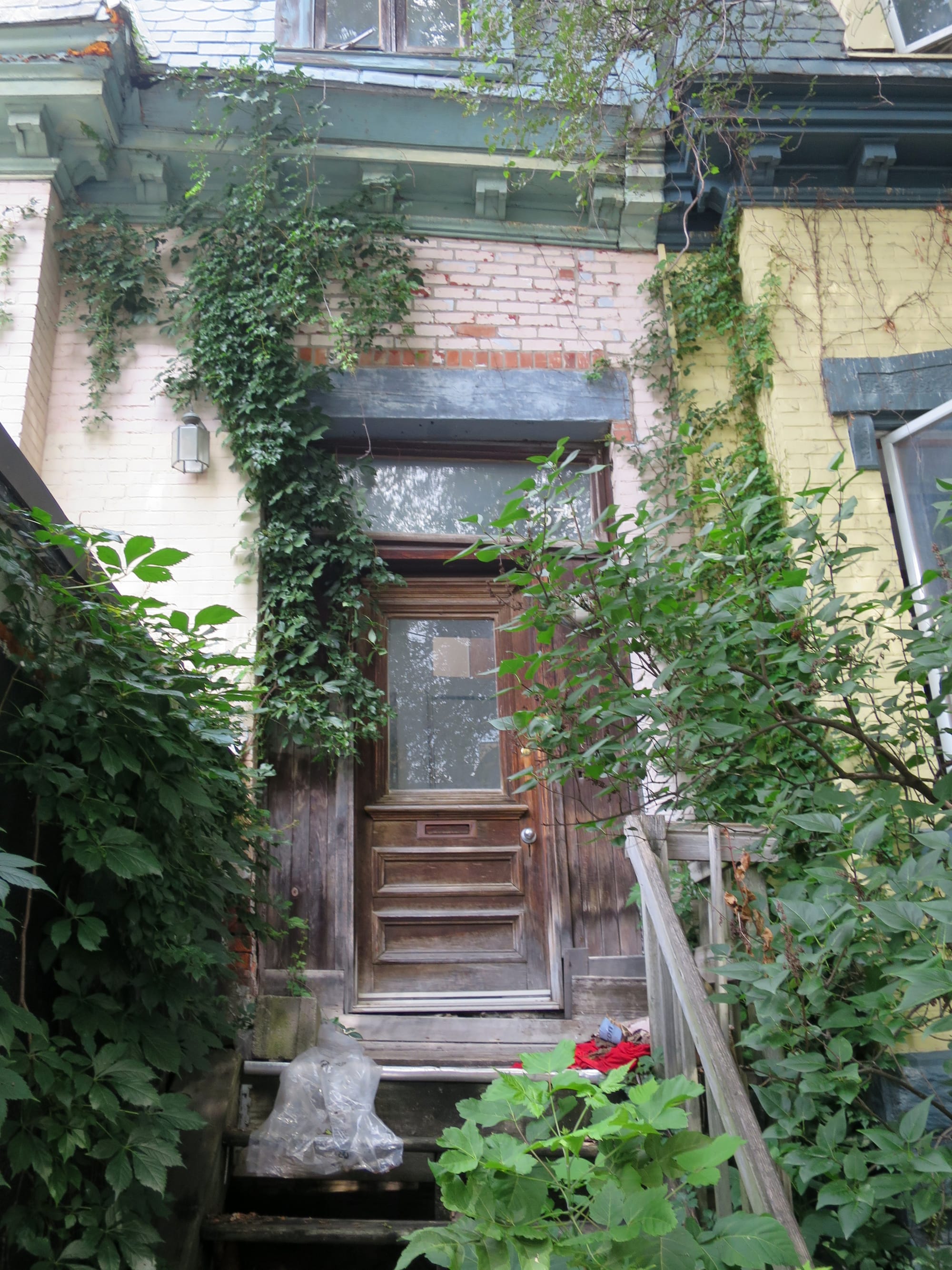 Facade of slightly dilapidated home.