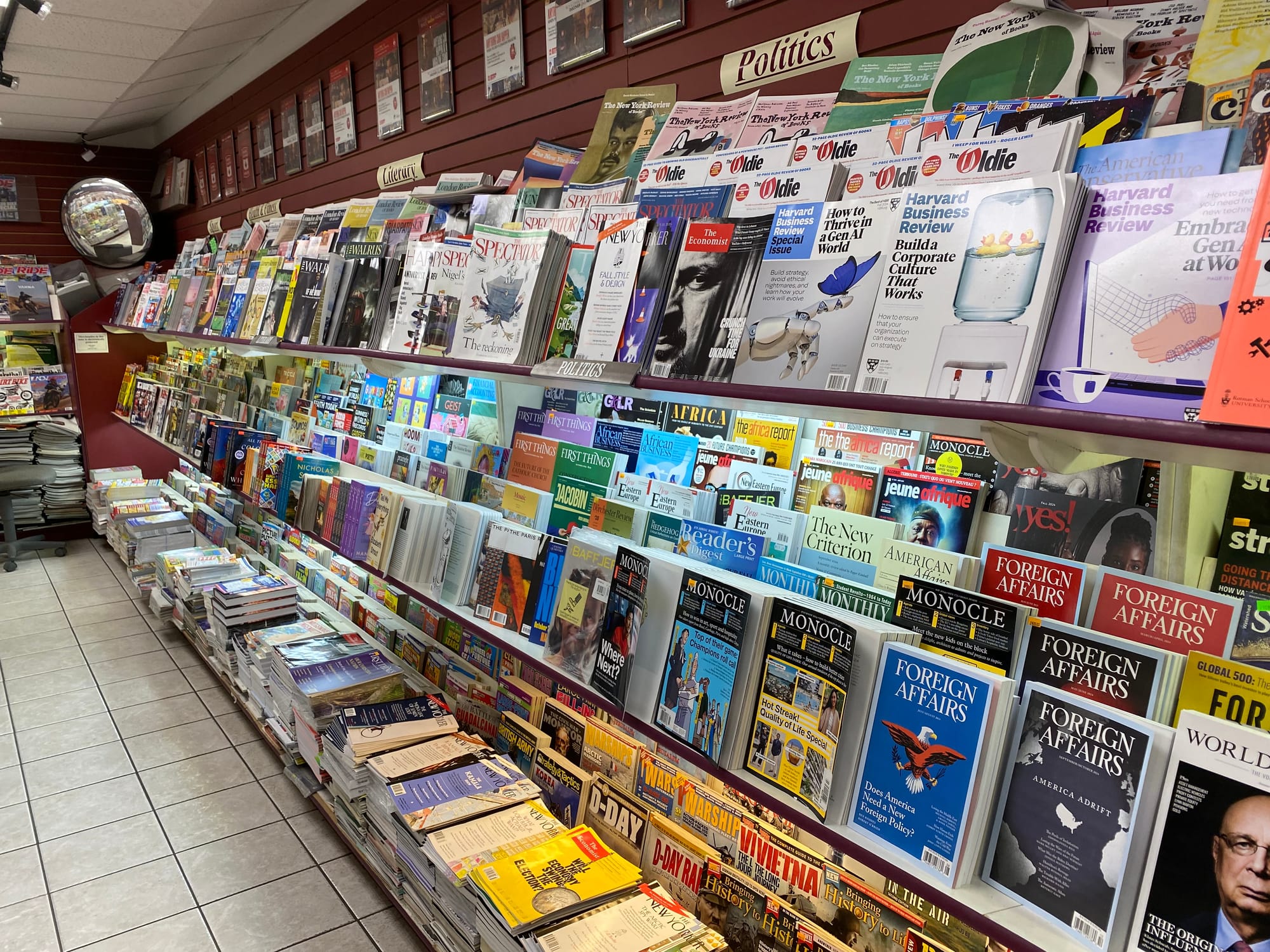 Long shelves inside Presse Internationale with lots and lots of magazines.